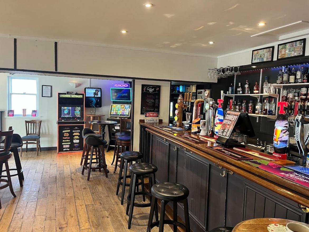 Novar Arms Hotel Evanton Extérieur photo